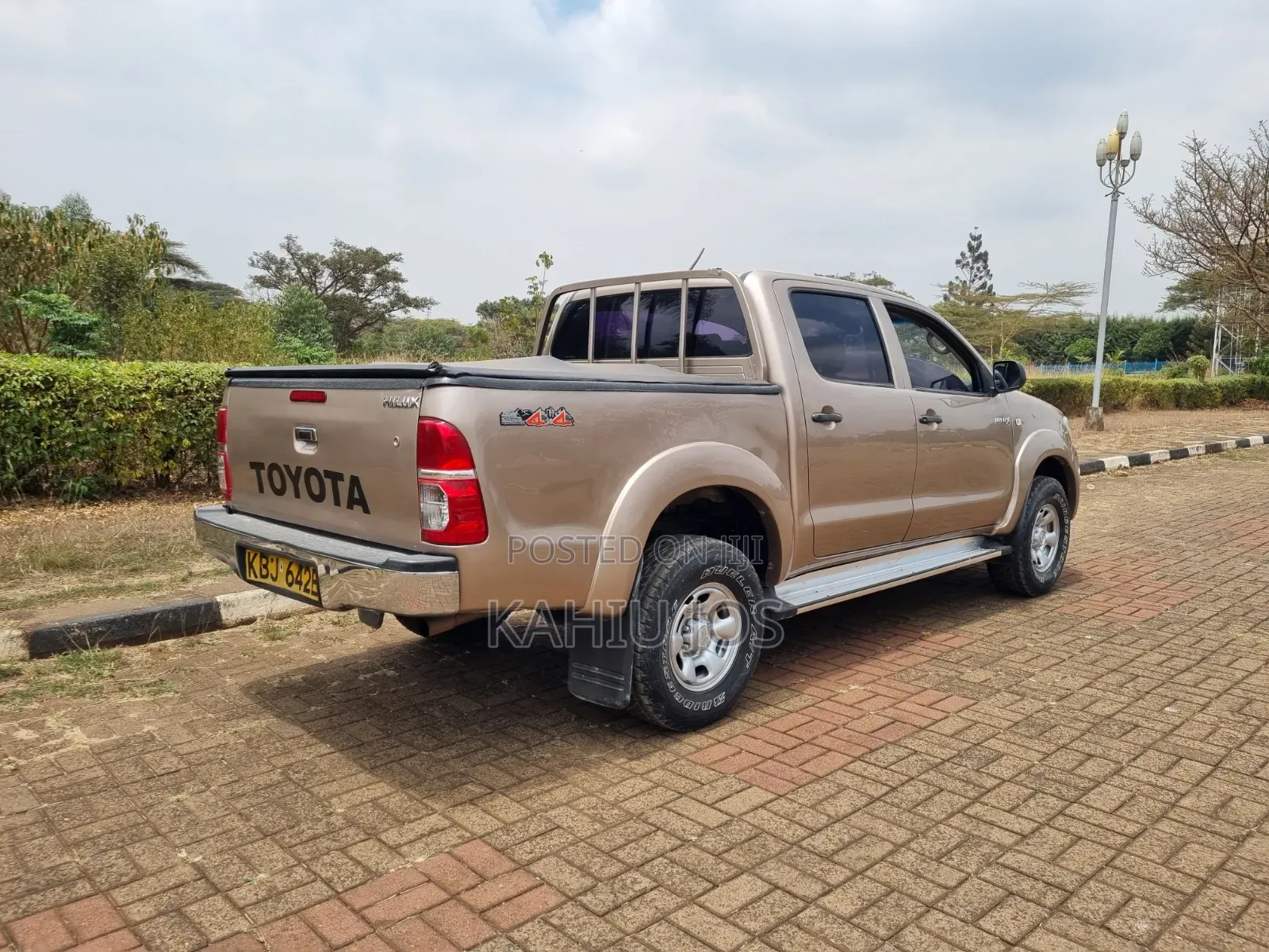 Toyota Hilux 2009 Gold