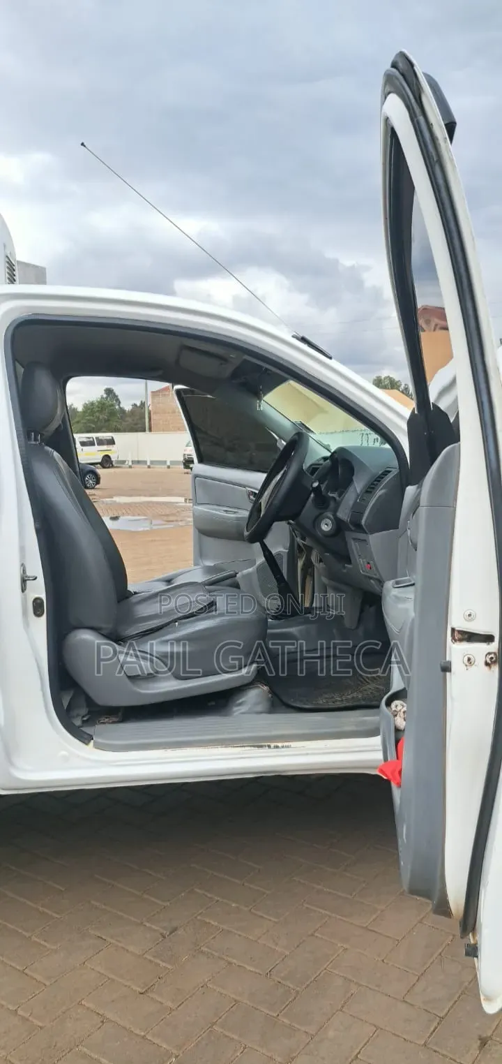 Toyota Hilux 2008 White