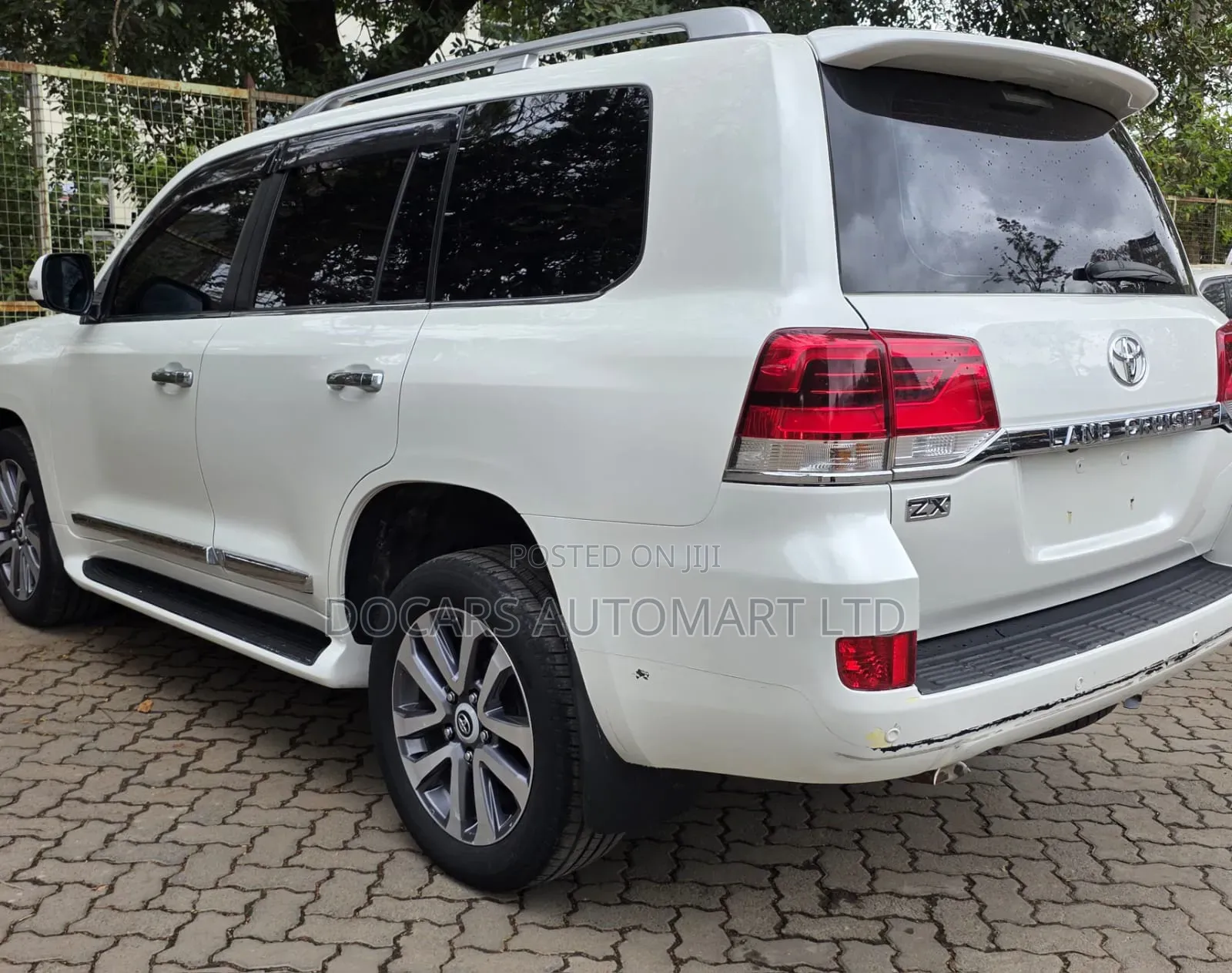 Toyota Land Cruiser 2017 White