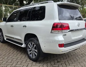 Toyota Land Cruiser 2017 White