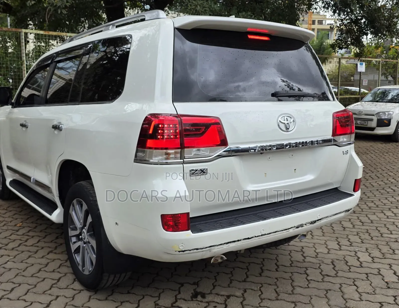 Toyota Land Cruiser 2017 White