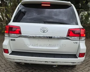 Toyota Land Cruiser 2017 White
