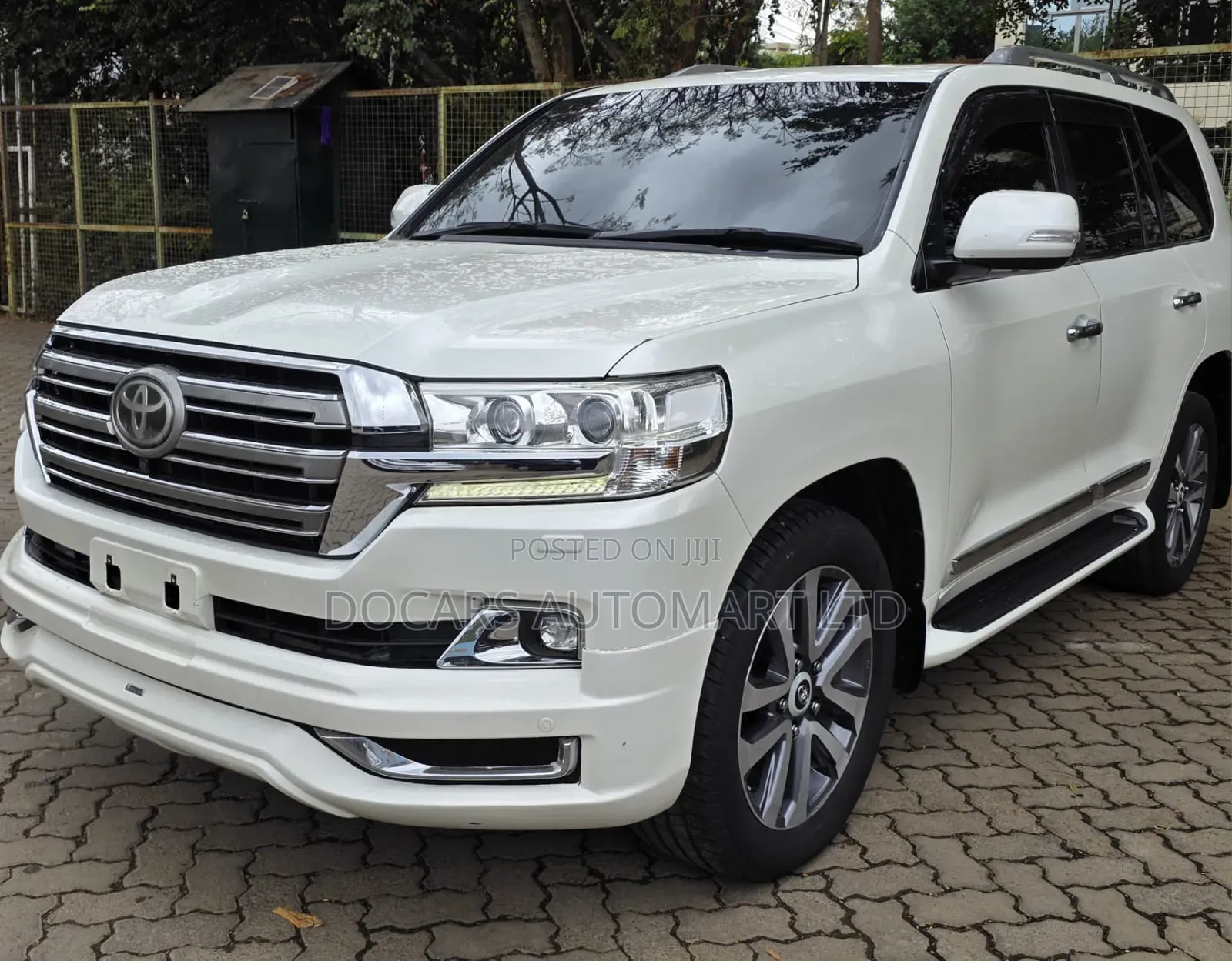Toyota Land Cruiser 2017 White
