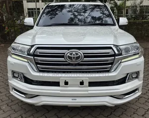 Toyota Land Cruiser 2017 White