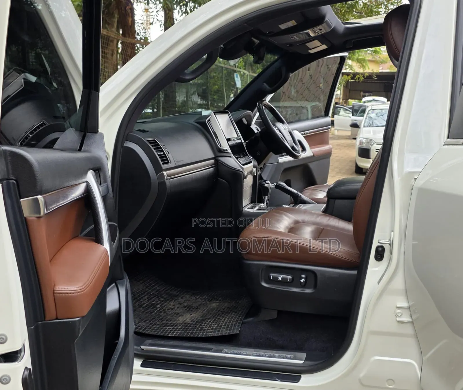 Toyota Land Cruiser 2017 White