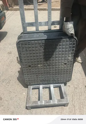 Commercial Cast Iron Manhole Cover 600*600 Suppliers