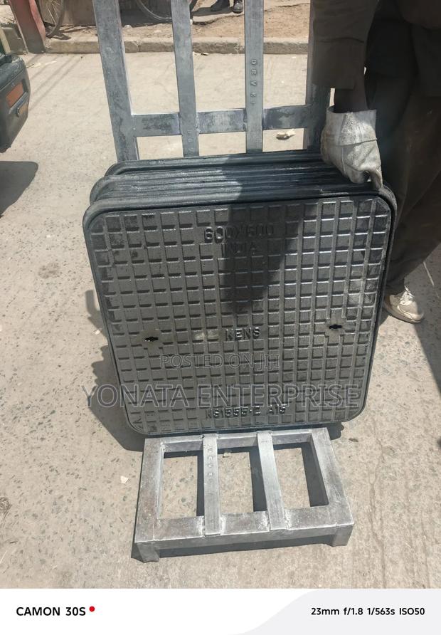 Commercial Cast Iron Manhole Cover 600*600 Suppliers