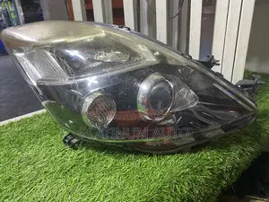 Headlight Toyota Isis 2012 Non Xenon