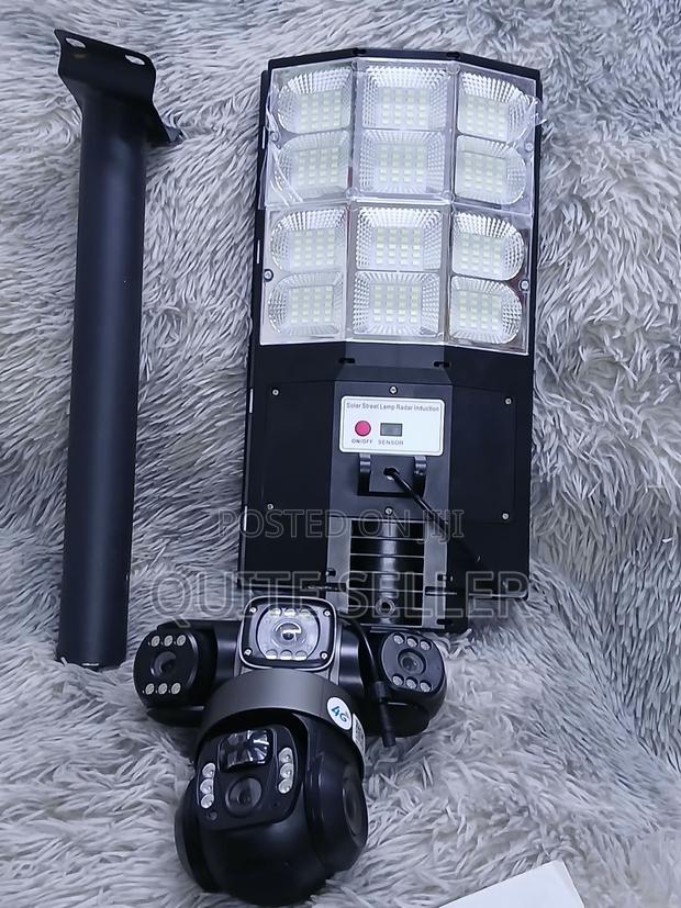 4G Triple Lens Solar PTZ CCTV Camera With Street Light