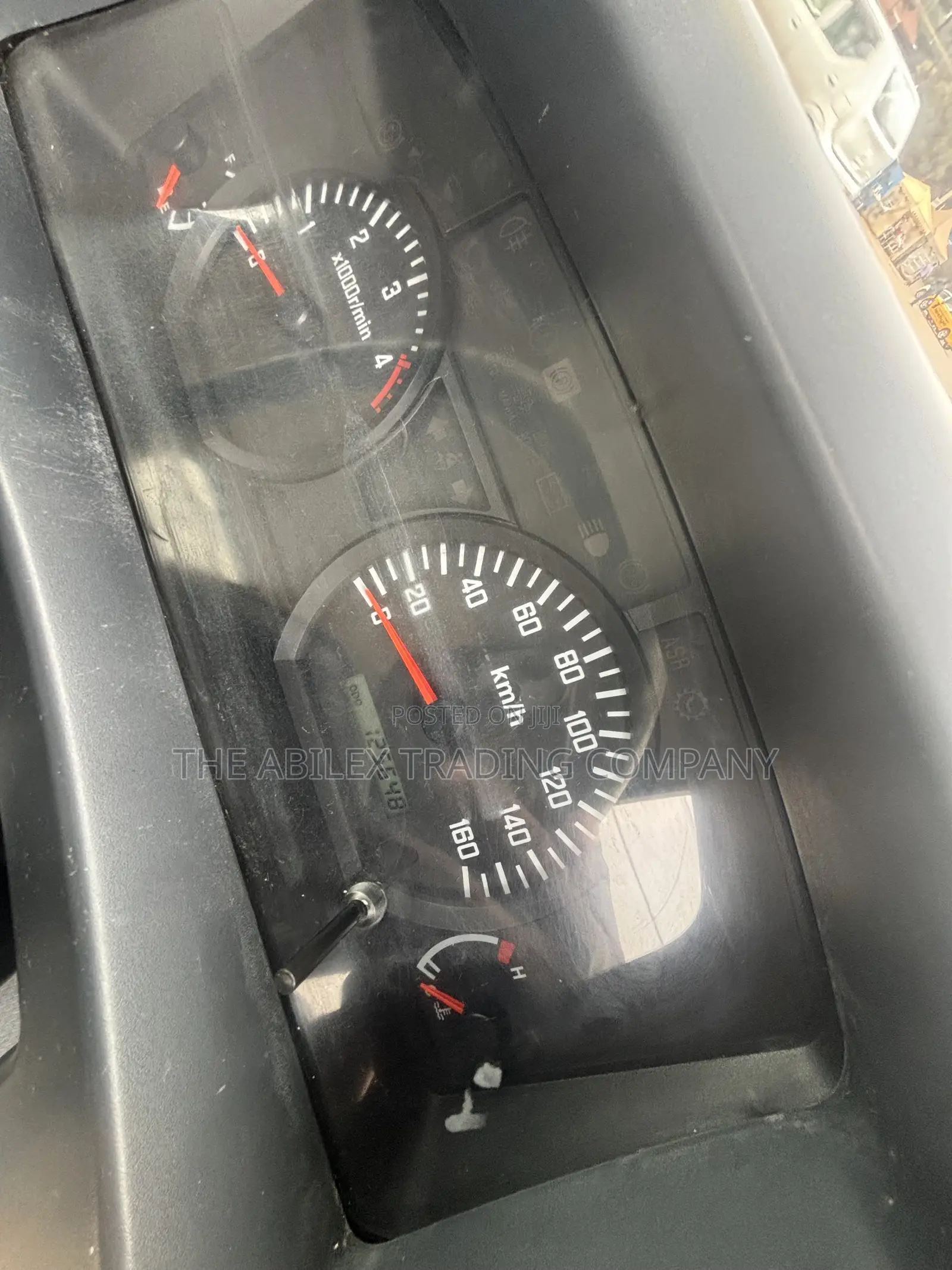 Isuzu NMR KDC 2022 White