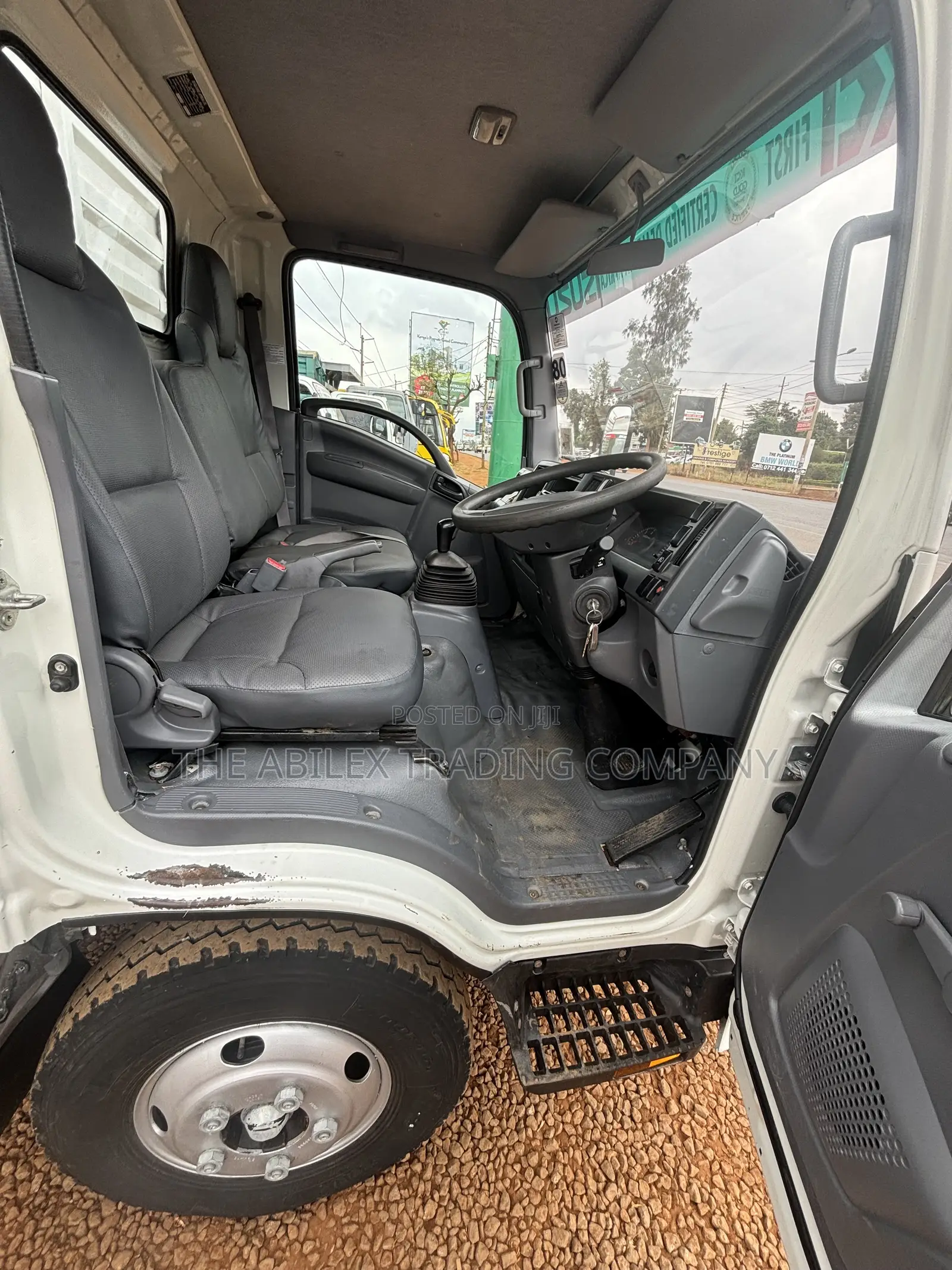 Isuzu NMR KDC 2022 White