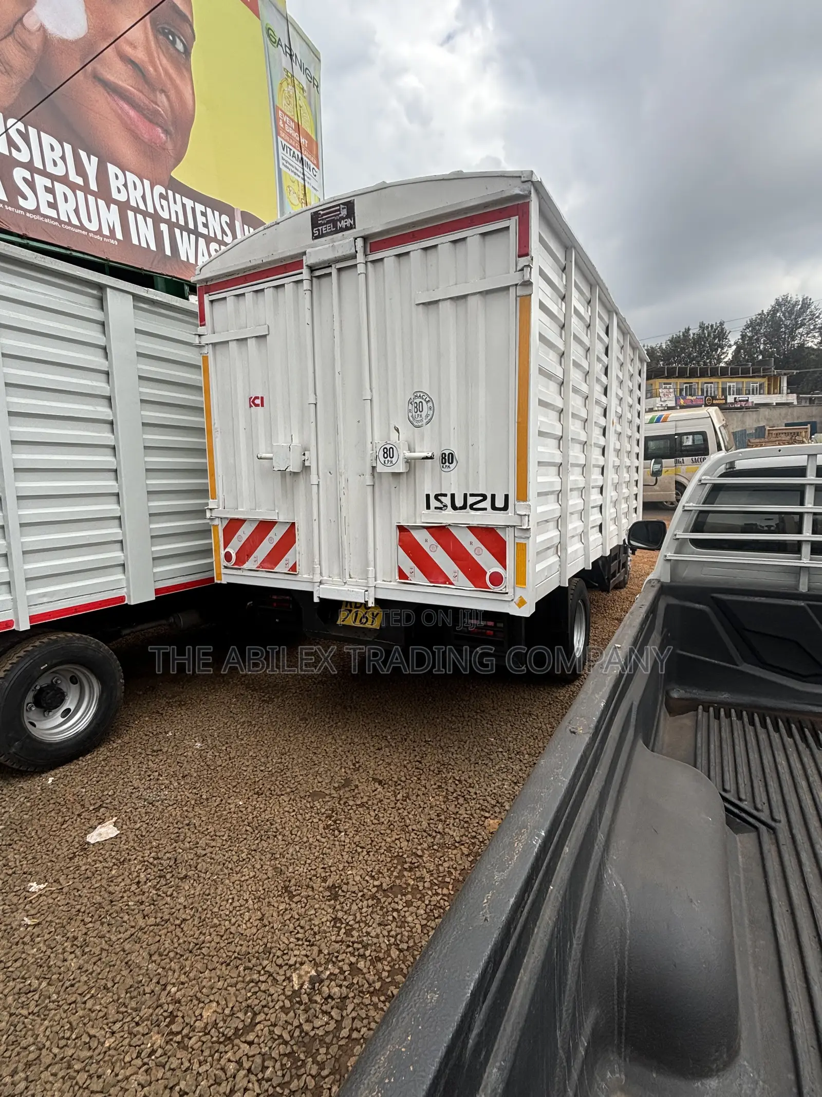 Isuzu NMR KDC 2022 White