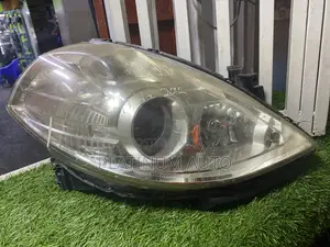 Headlight Nissan Tiida 2008 Xenon