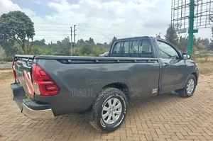 Toyota Hilux 2018 Gray