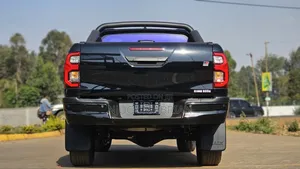 Toyota Hilux 2022 Black