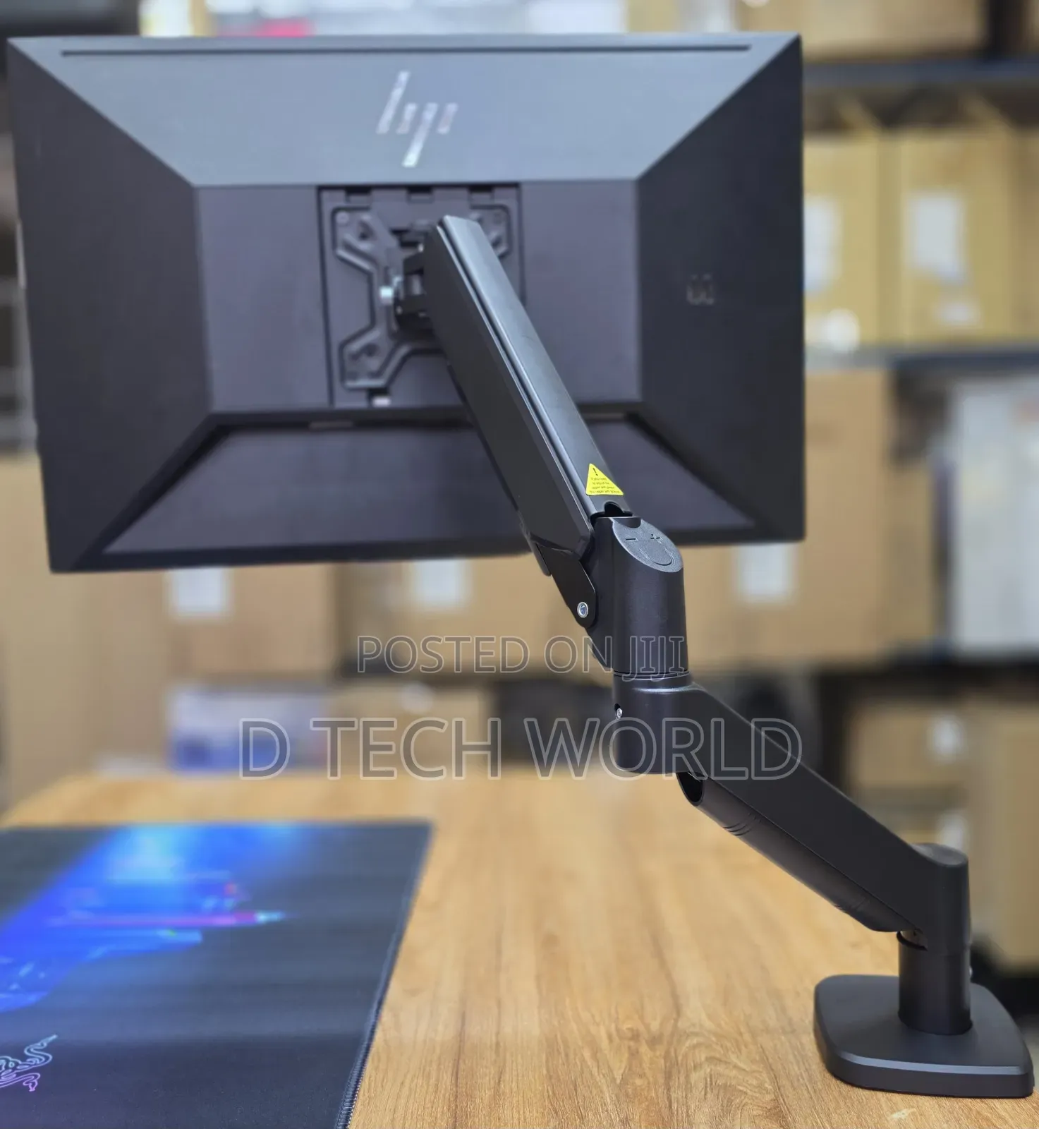 Ergonomic Single Monitor Arm
Height Adjustable 
Upto 32 Inch Support
