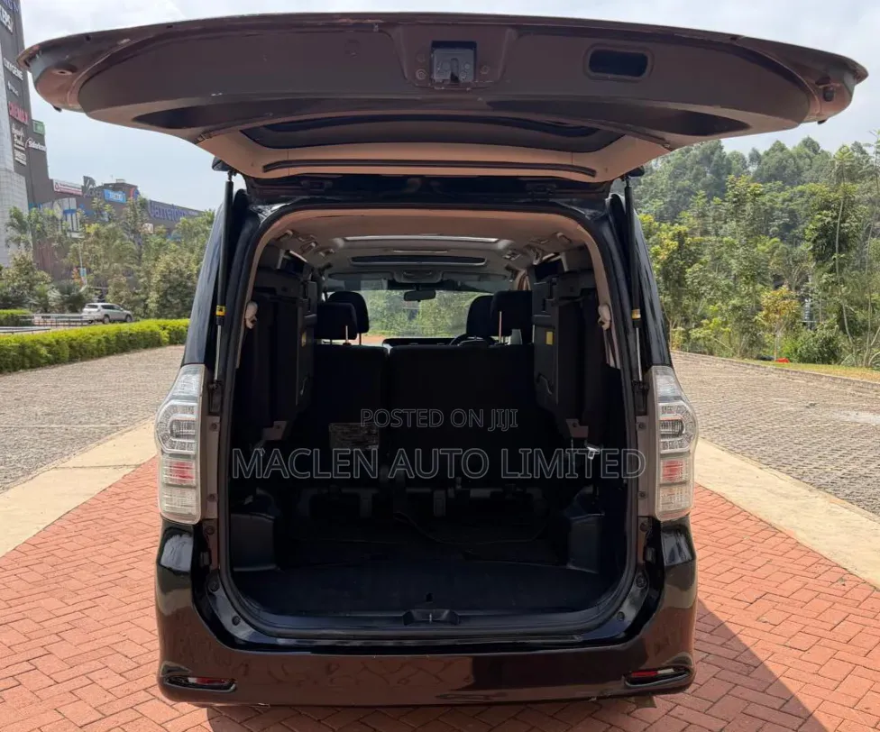Toyota Voxy 2011 Black