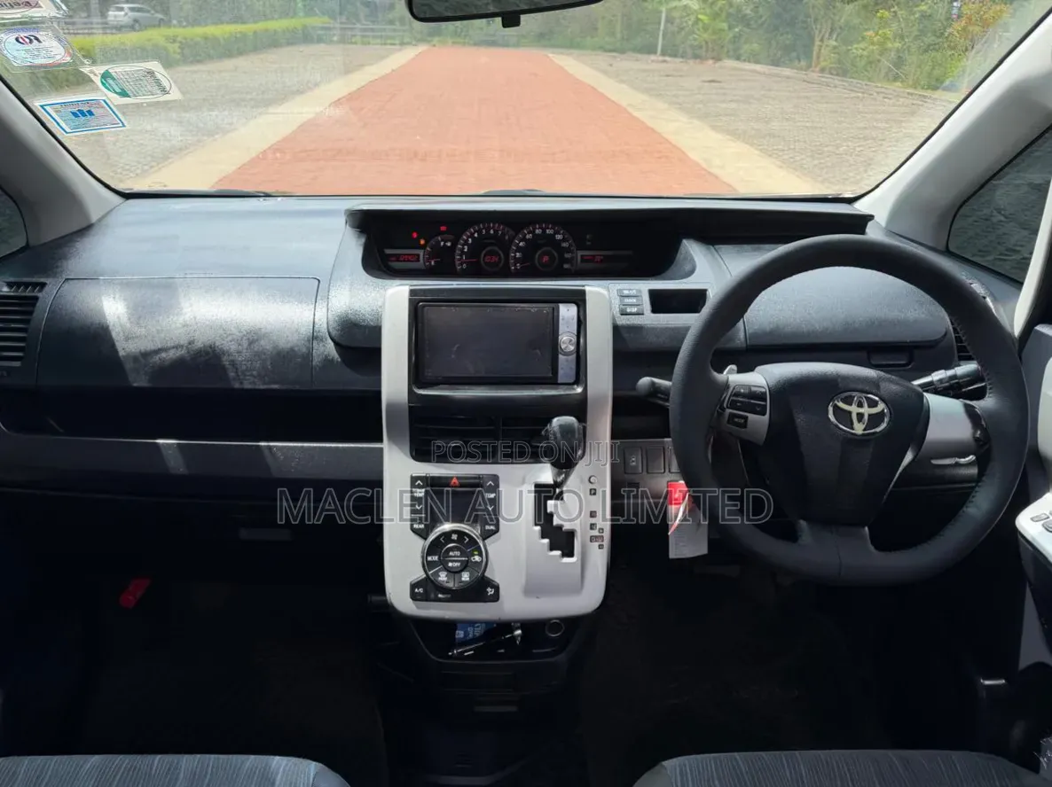 Toyota Voxy 2011 Black