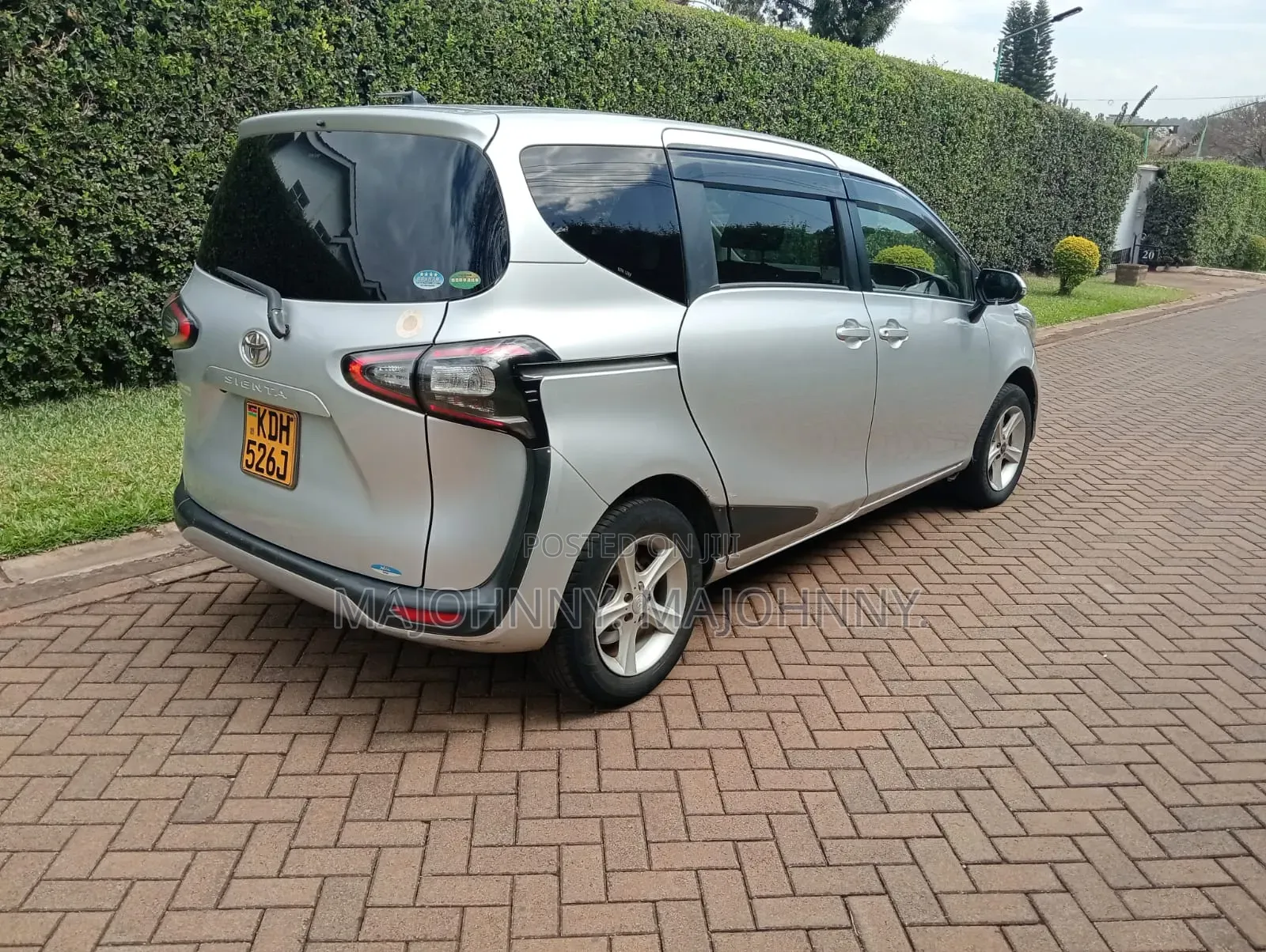 Toyota Sienta 2015 Silver