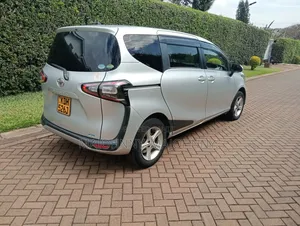 Toyota Sienta 2015 Silver