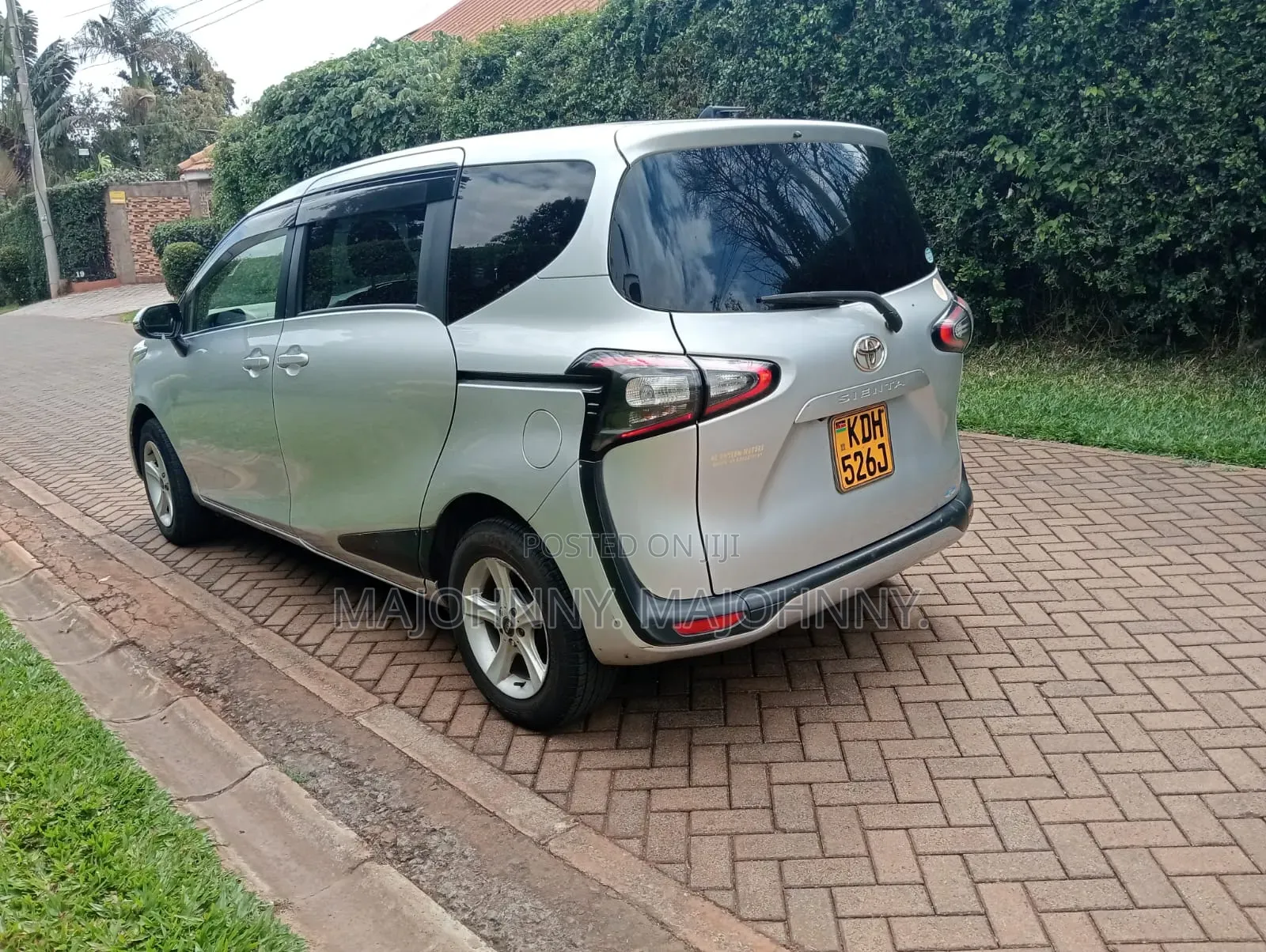 Toyota Sienta 2015 Silver