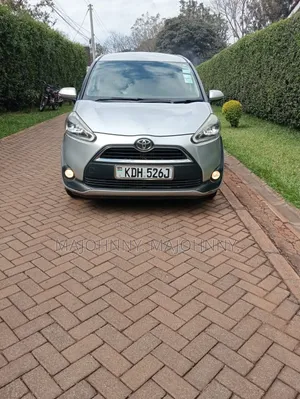 Toyota Sienta 2015 Silver