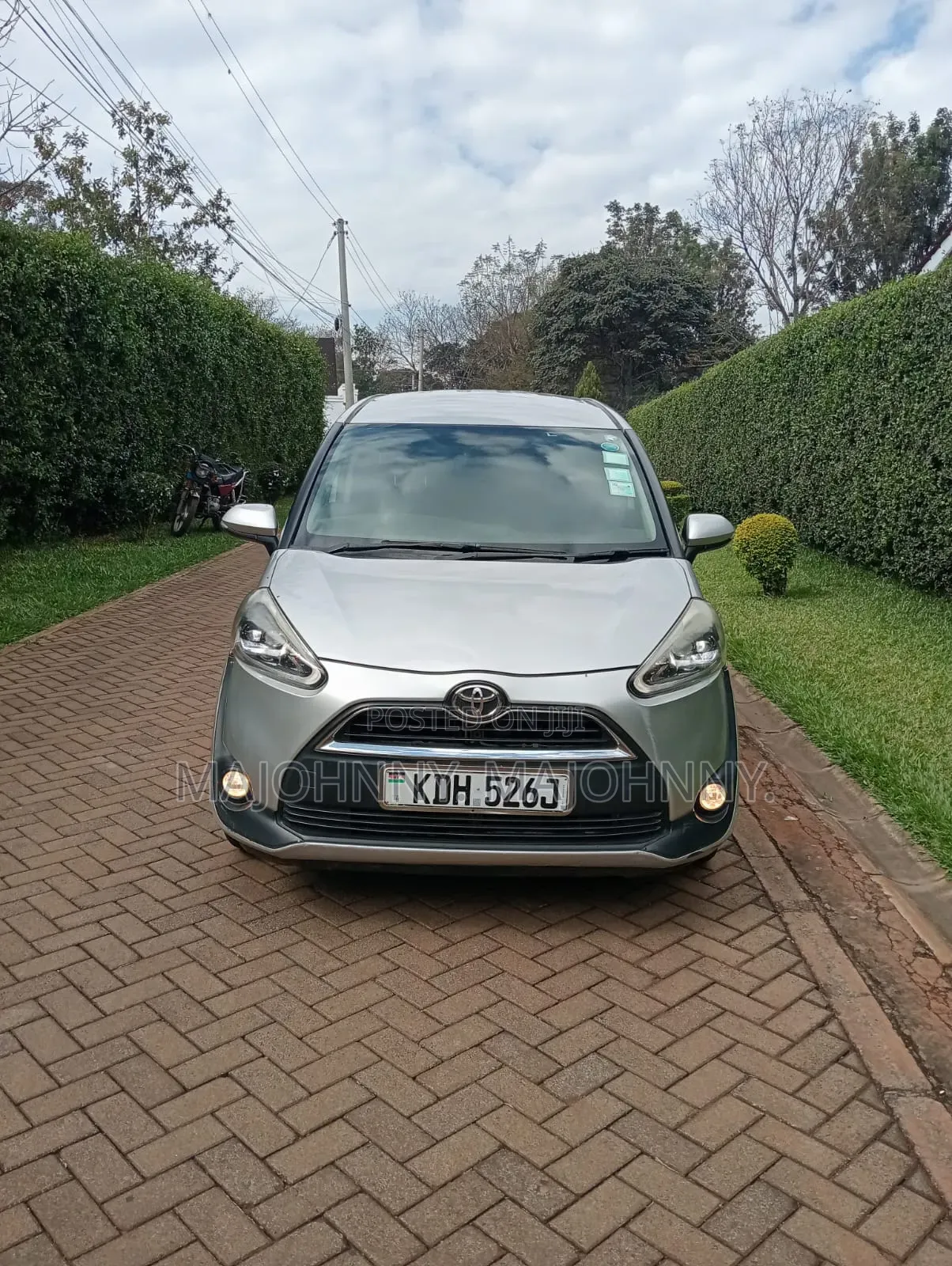 Toyota Sienta 2015 Silver