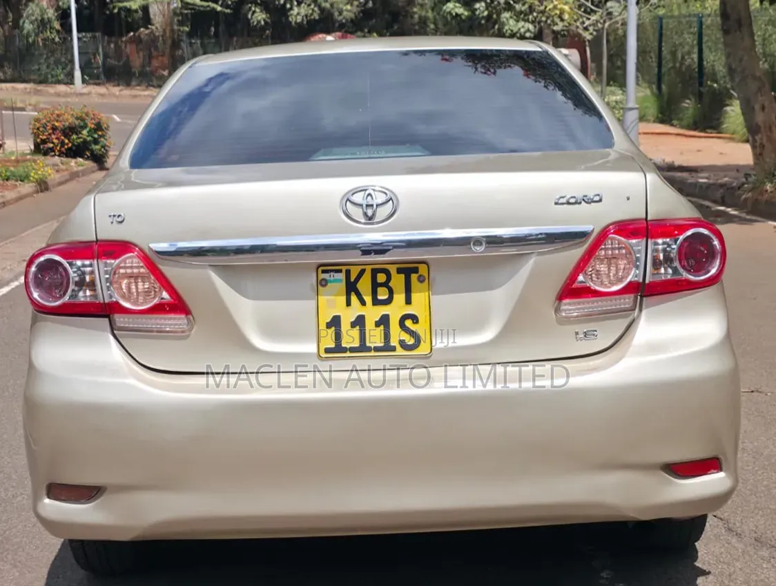 Toyota Corolla 2012 Gold