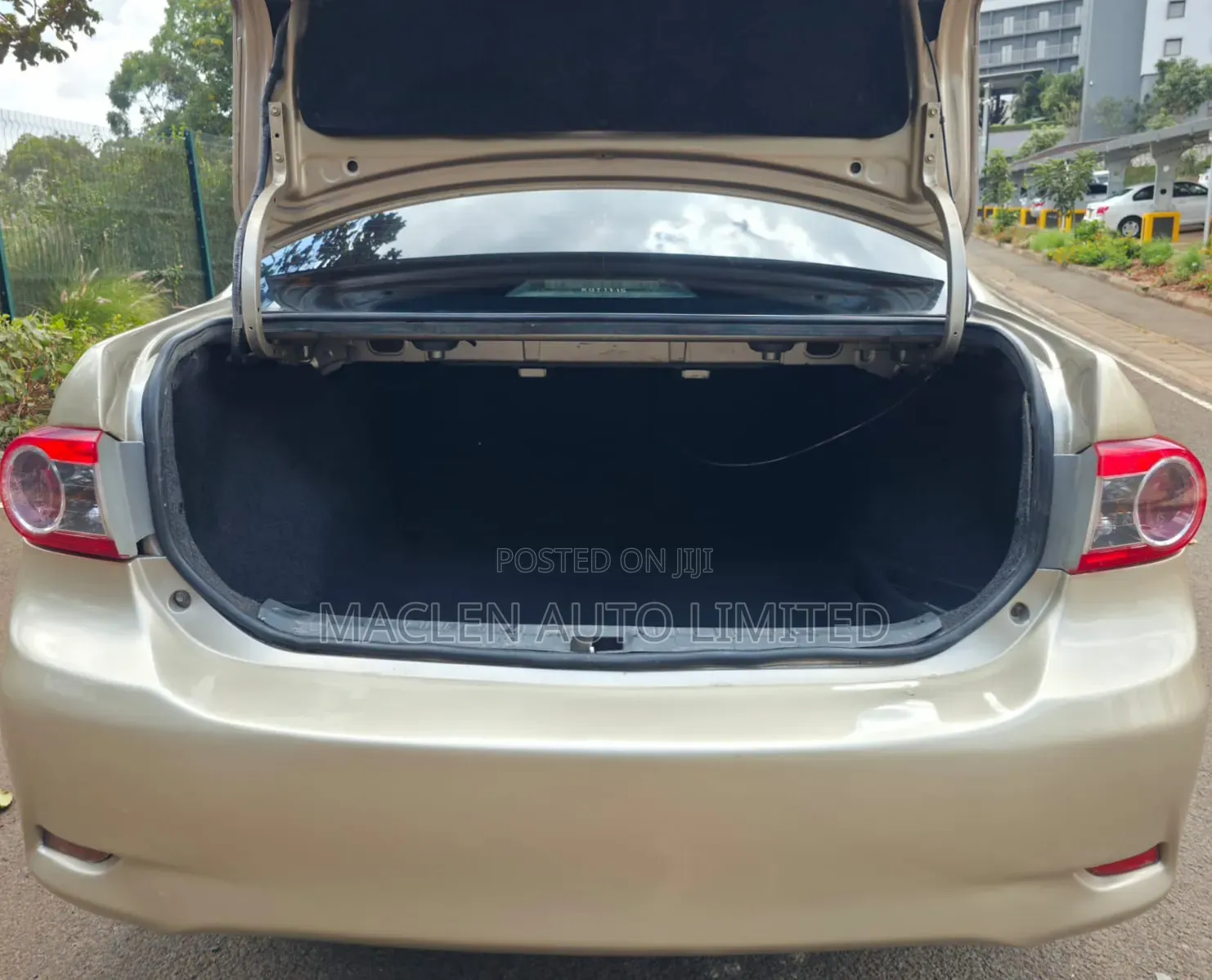 Toyota Corolla 2012 Gold