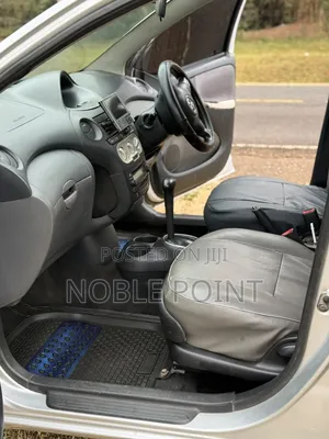 Toyota Vitz 2004 Silver