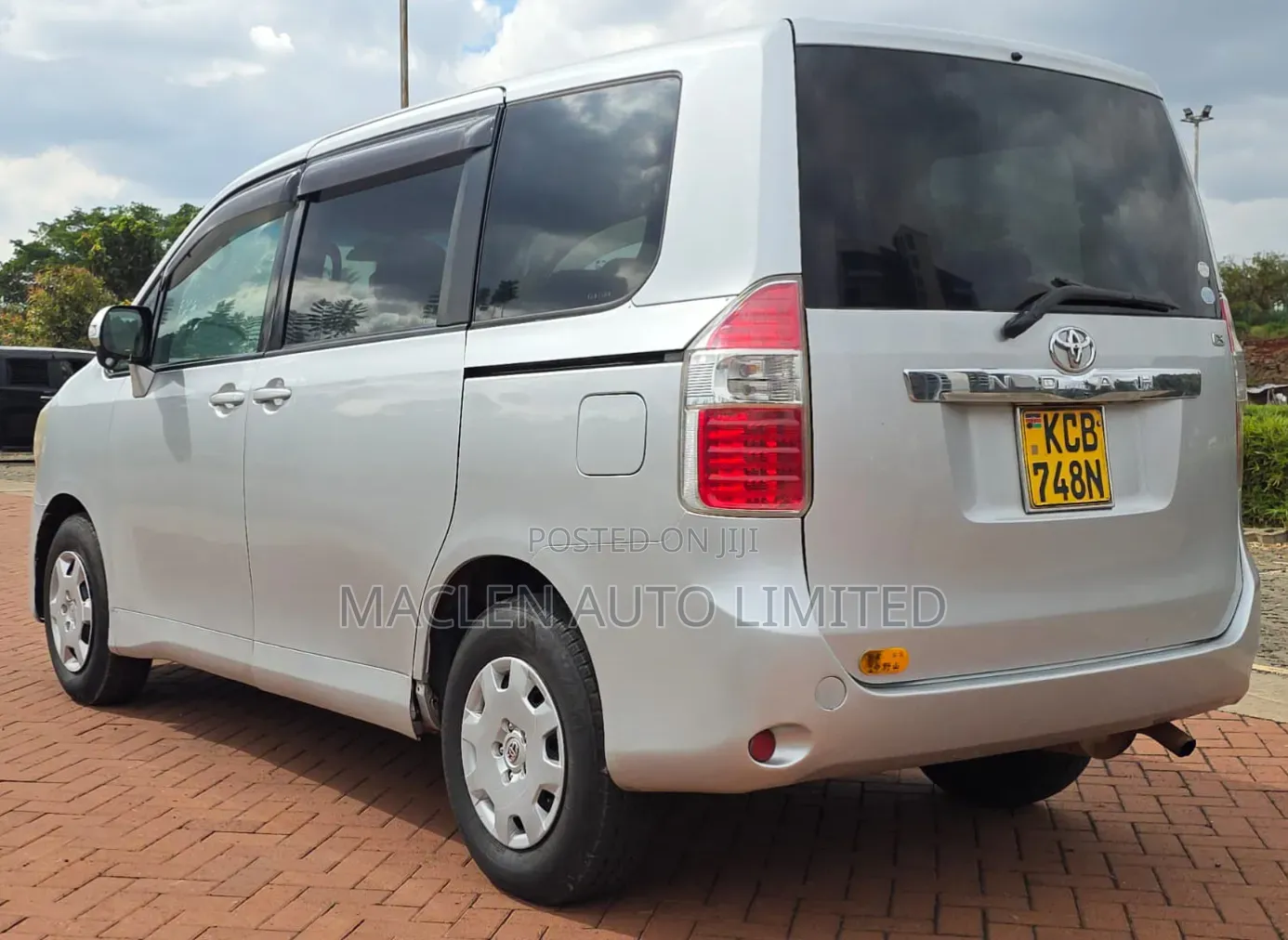 Toyota Noah 2007 Silver