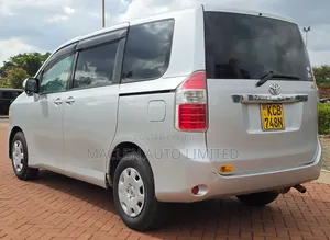 Toyota Noah 2007 Silver