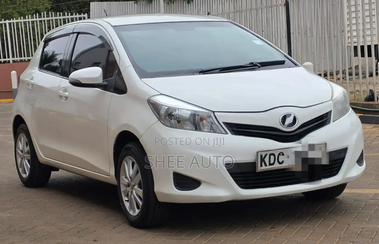 Toyota Vitz 2013 White