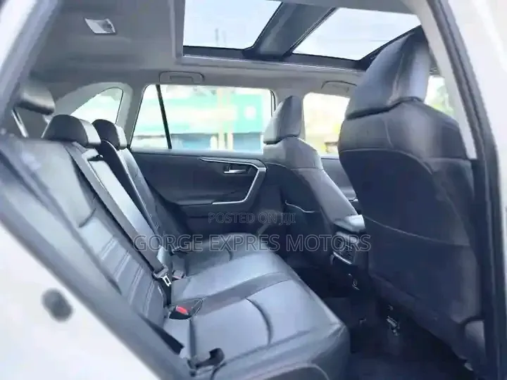 Toyota RAV4 Adventure AWD 2020 White