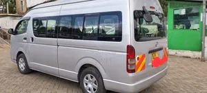 Toyota HiAce 2014 Silver