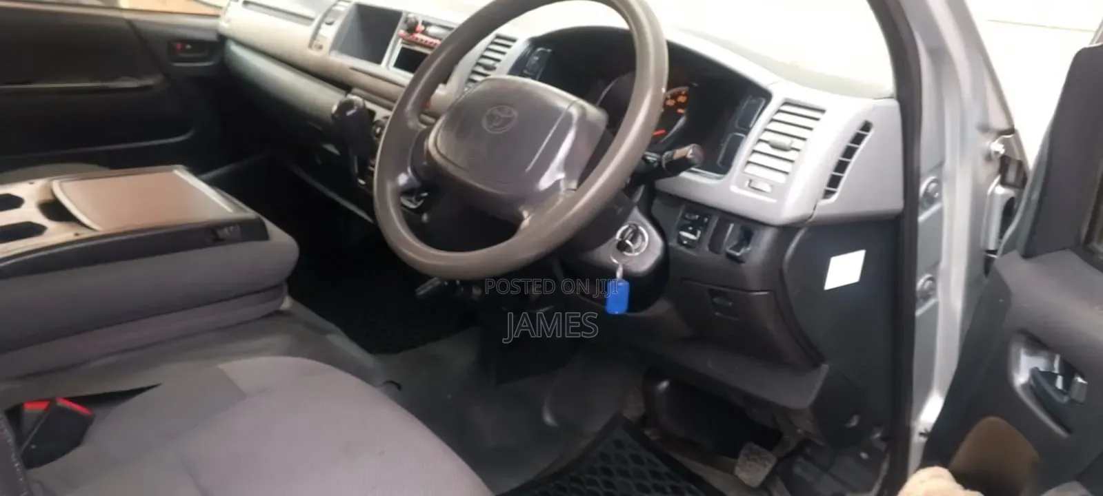 Toyota HiAce 2014 Silver