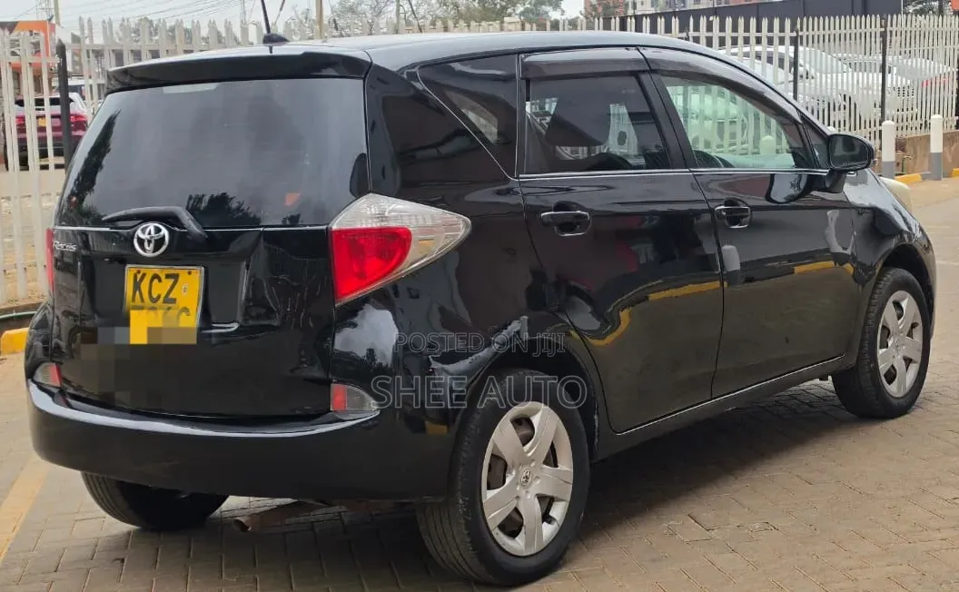 Toyota Ractis 1.5 AWD 2012 Black