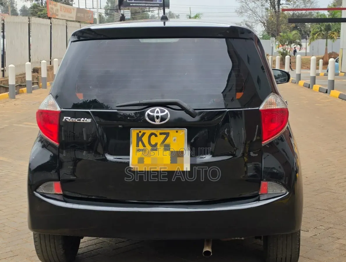 Toyota Ractis 1.5 AWD 2012 Black