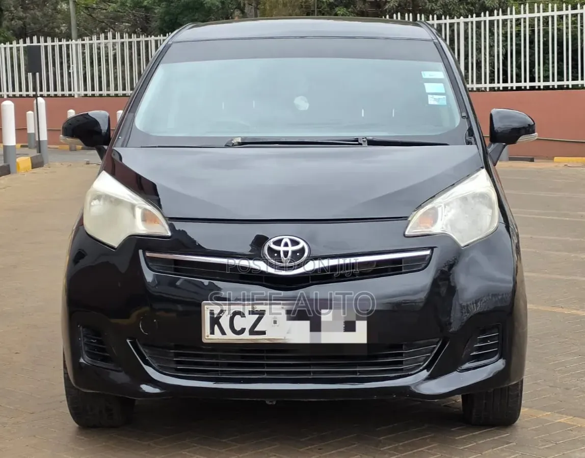Toyota Ractis 1.5 AWD 2012 Black