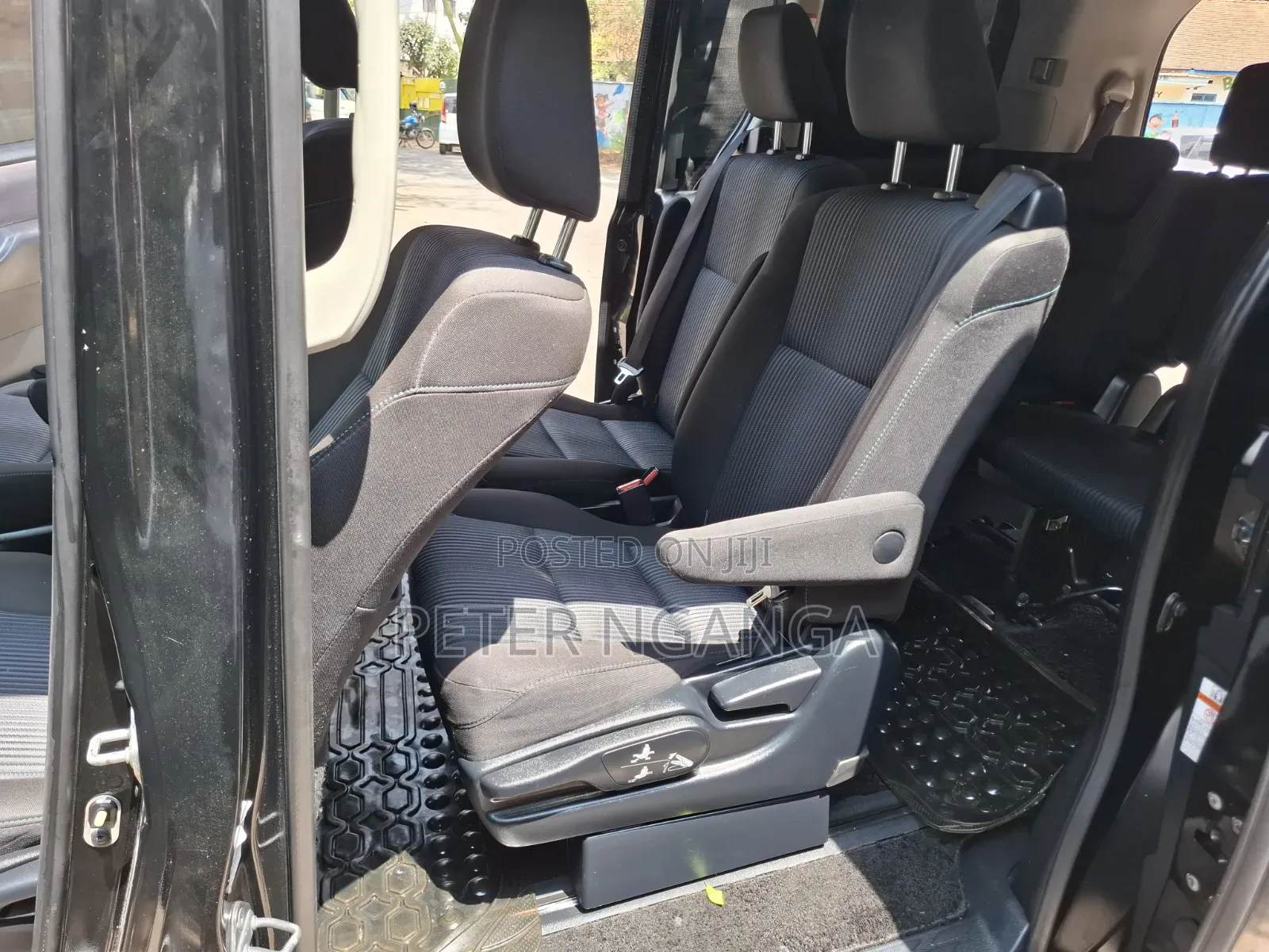 Toyota Noah 2.0 FWD (8 Seater) 2015 Black