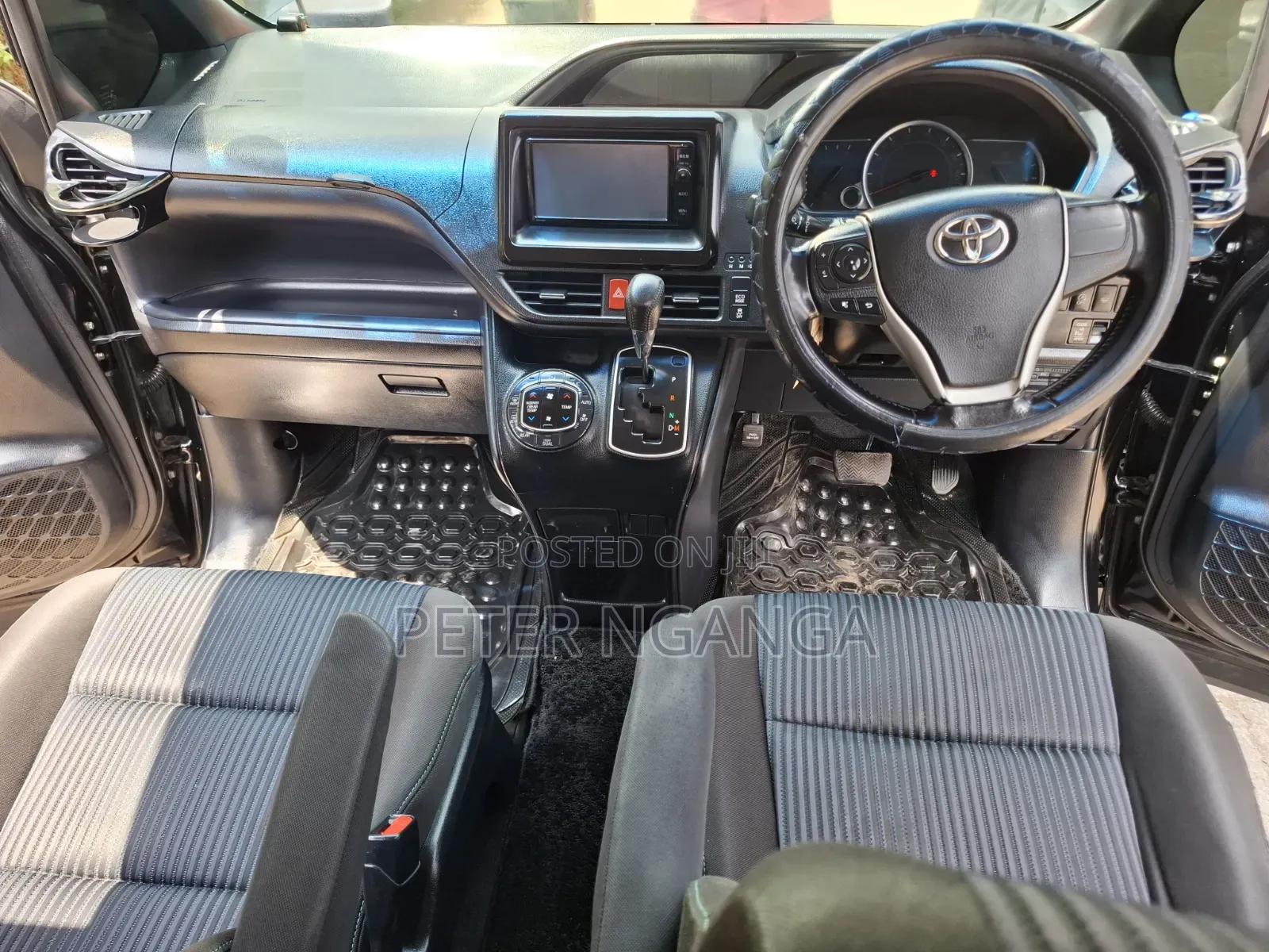 Toyota Noah 2.0 FWD (8 Seater) 2015 Black