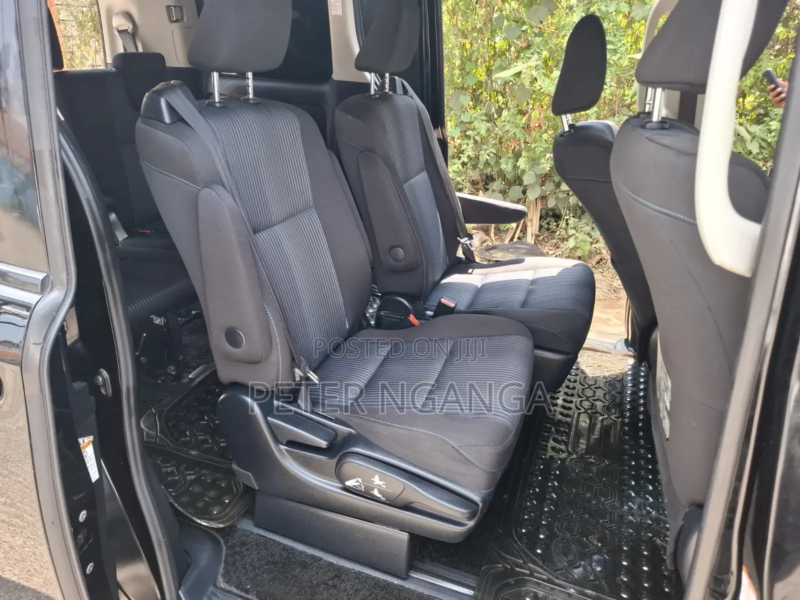 Toyota Noah 2.0 FWD (8 Seater) 2015 Black