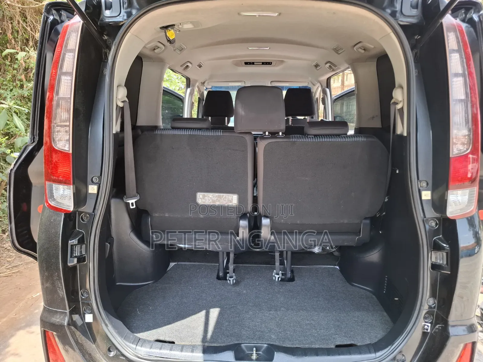 Toyota Noah 2.0 FWD (8 Seater) 2015 Black