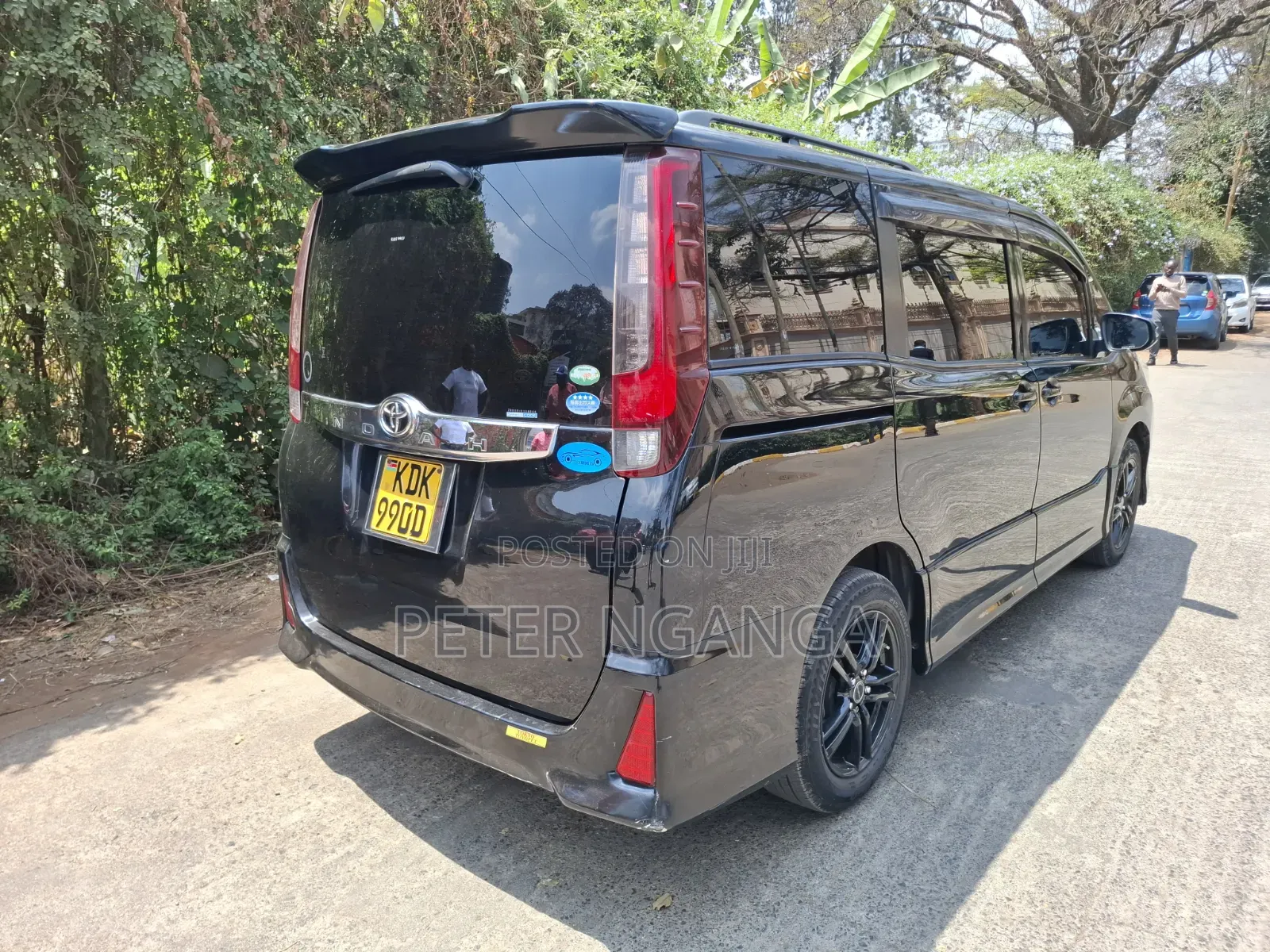 Toyota Noah 2.0 FWD (8 Seater) 2015 Black