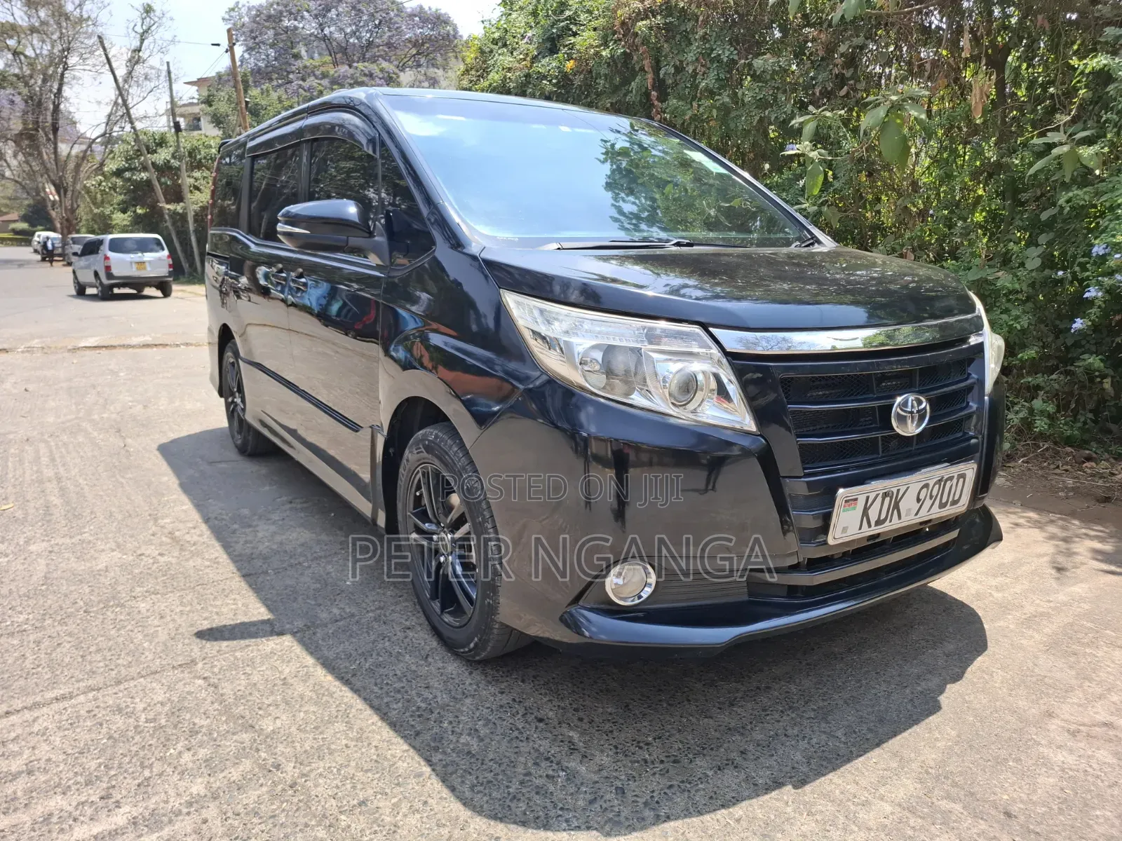 Toyota Noah 2.0 FWD (8 Seater) 2015 Black