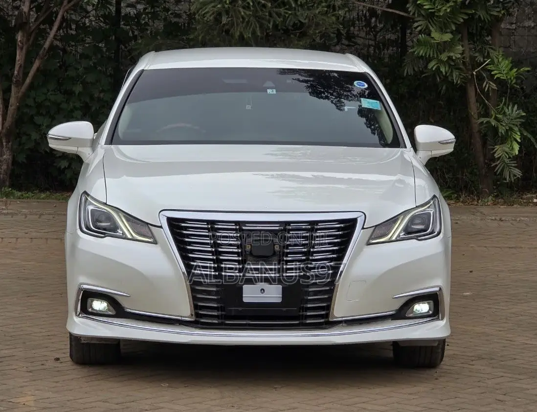 Toyota Crown 2017 White
