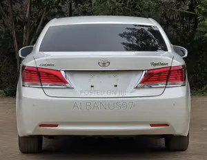 Toyota Crown 2017 White