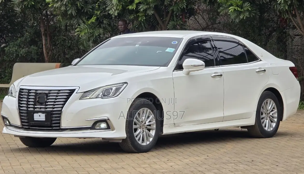 Toyota Crown 2017 White