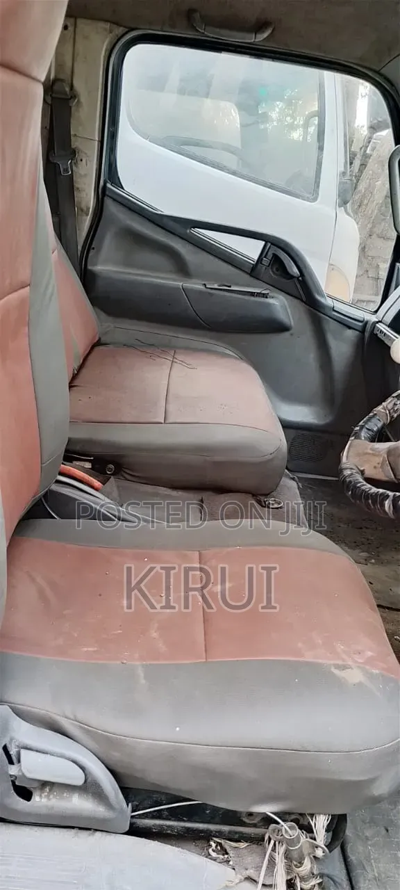 Mitsubishi Fuso 4D35 2005 Blue