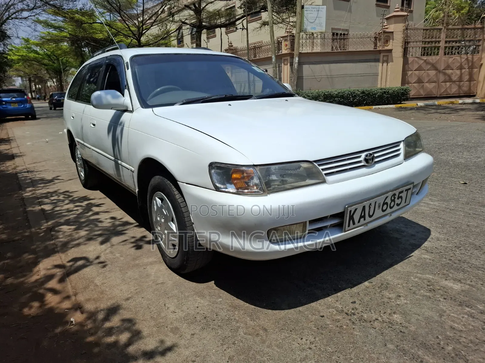 Toyota Corolla 2000 White